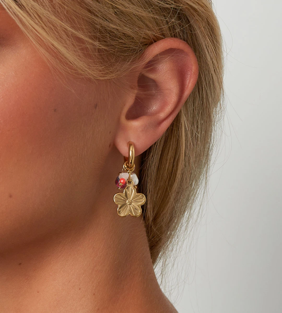 Oorringen met bloem en kralen