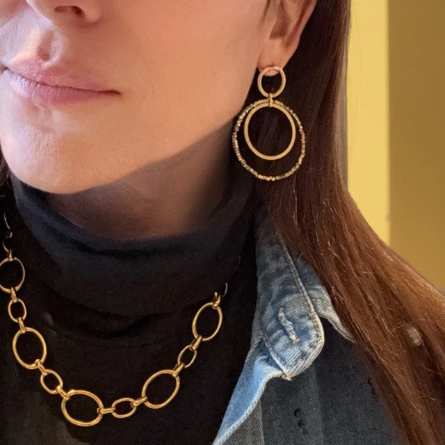 Gouden statement oorbellen City Chic - detailweergave