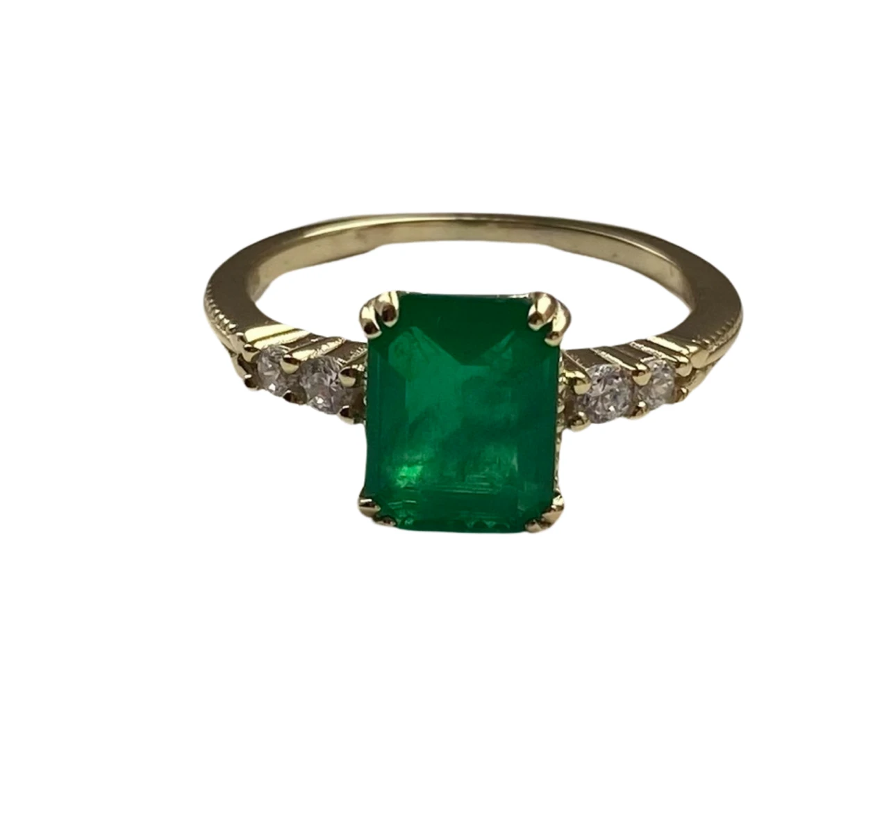 Ring met grote groene steen