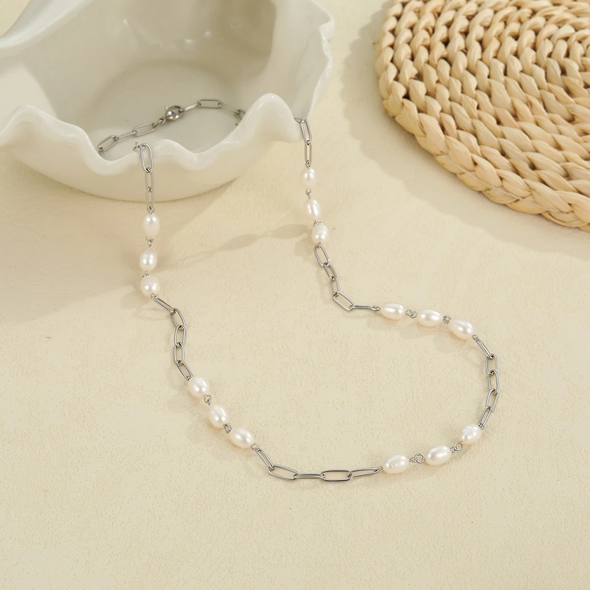 Pearl necklace silver