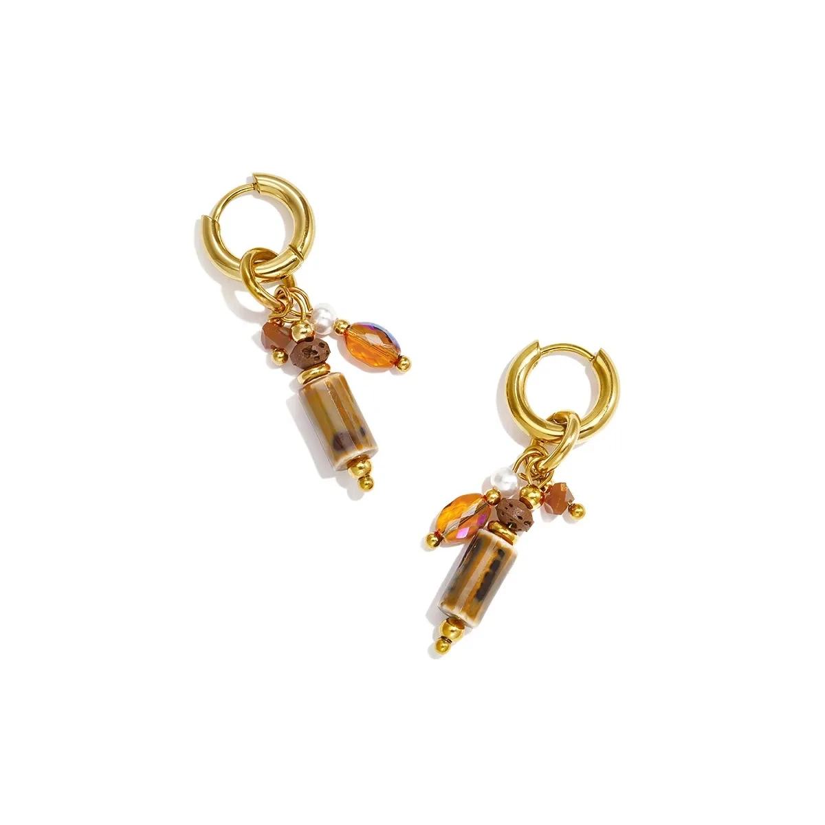 Earparty Double Trouble oorbellen gedragen in een earparty styling