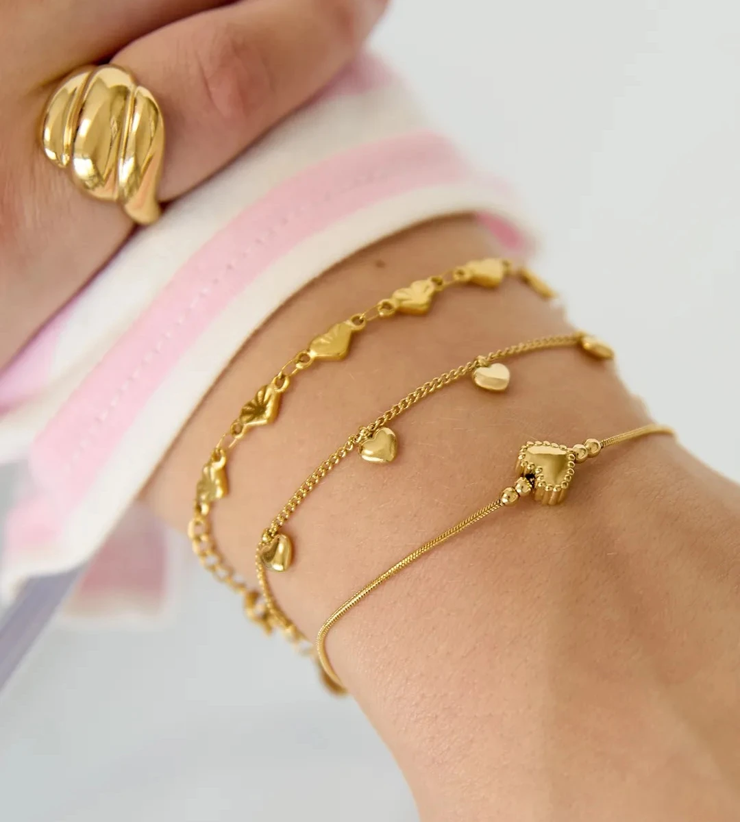 Armband hangende hartjes 