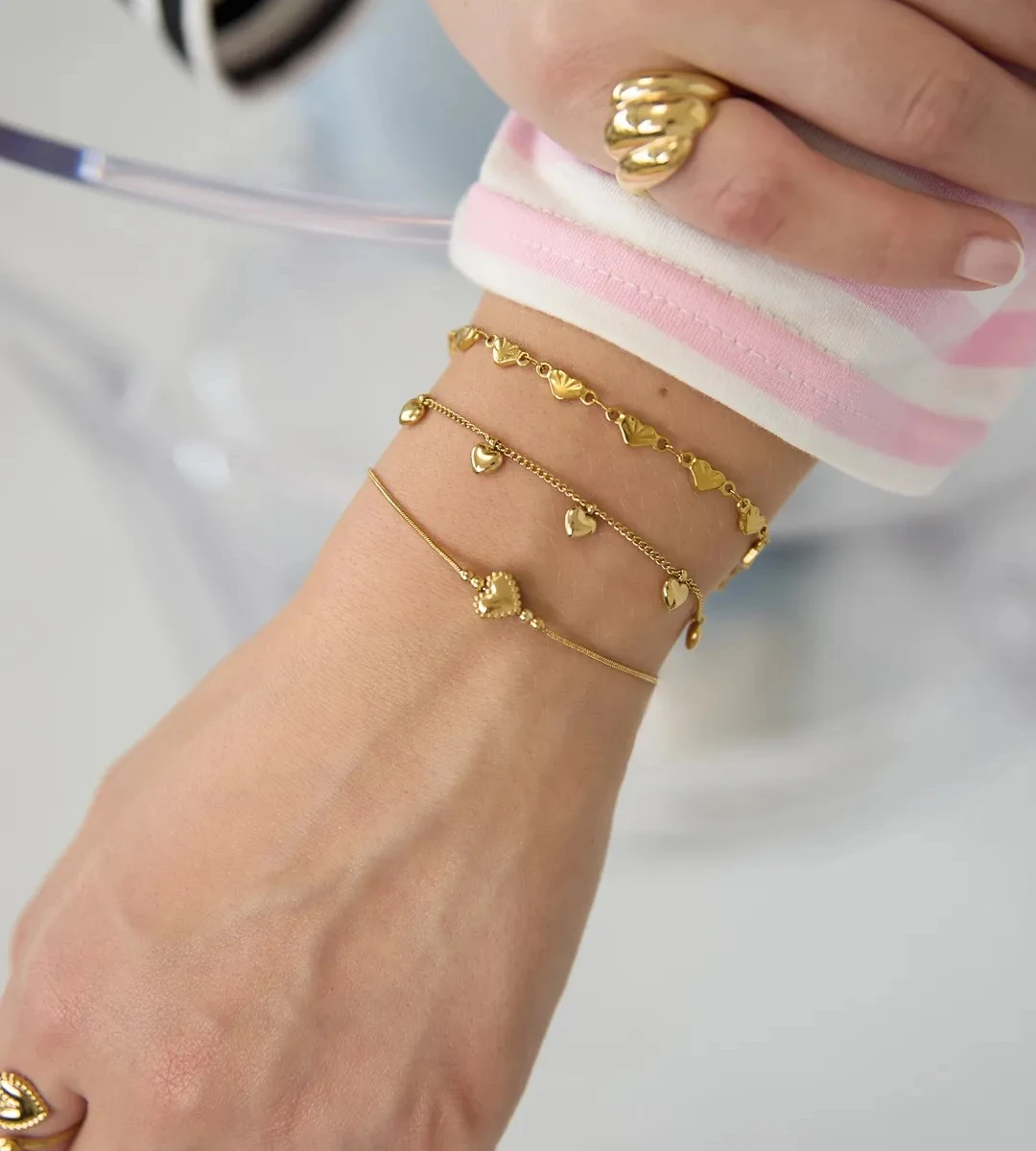 Armband hangende hartjes 