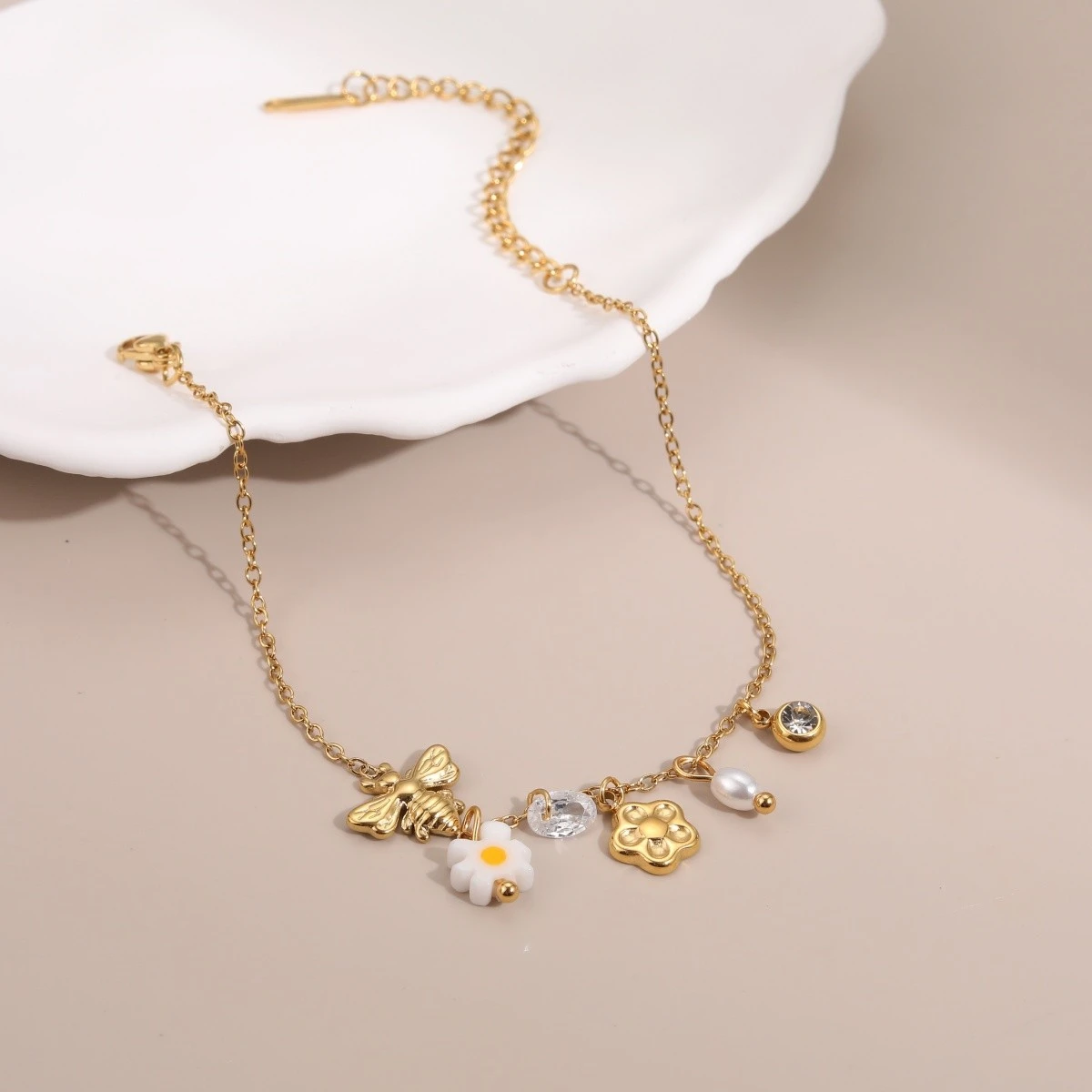 Armband Busy Bee met bloem en pareltjes